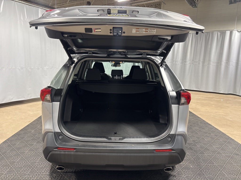 Vehicle image 37 of 41