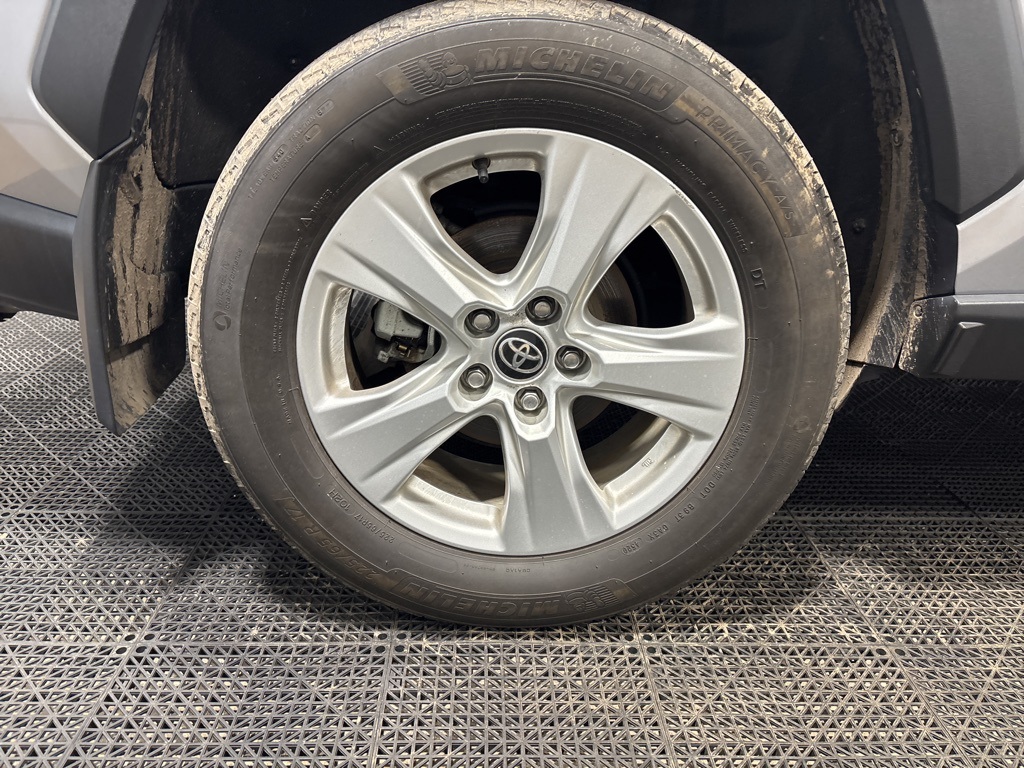 Vehicle image 10 of 41