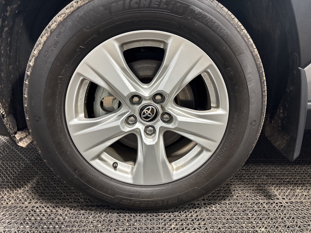 Vehicle image 12 of 41