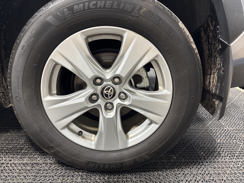 Vehicle image 11 of 41