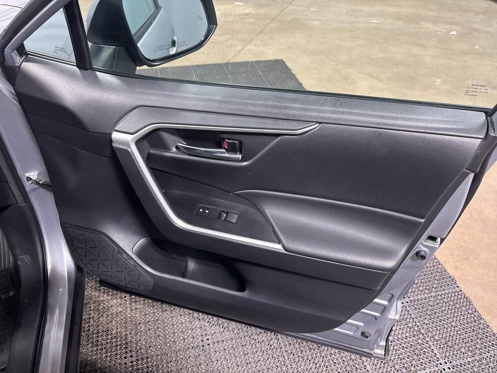 Vehicle image 34 of 41