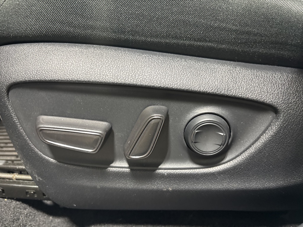 Vehicle image 30 of 41