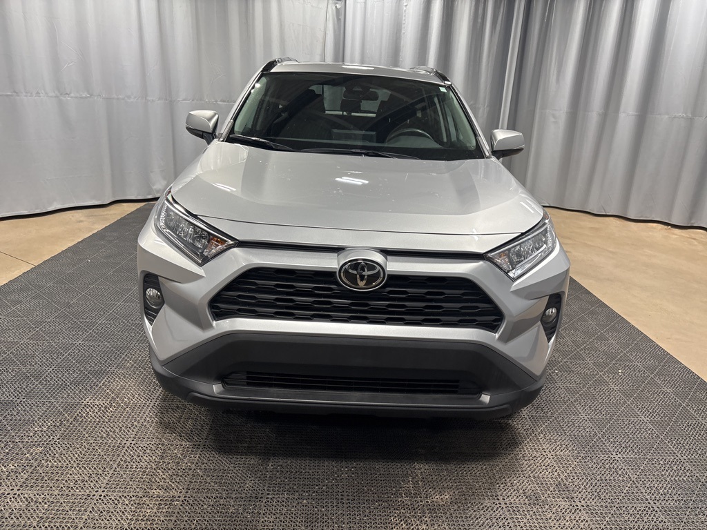 Vehicle image 4 of 41
