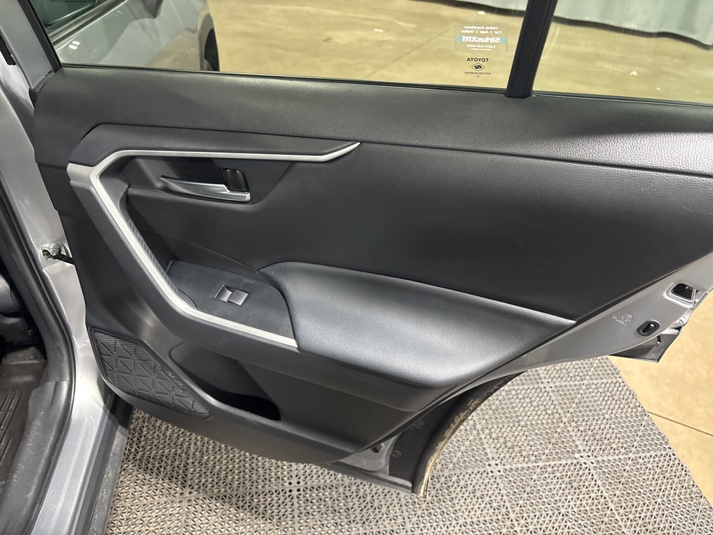Vehicle image 36 of 41