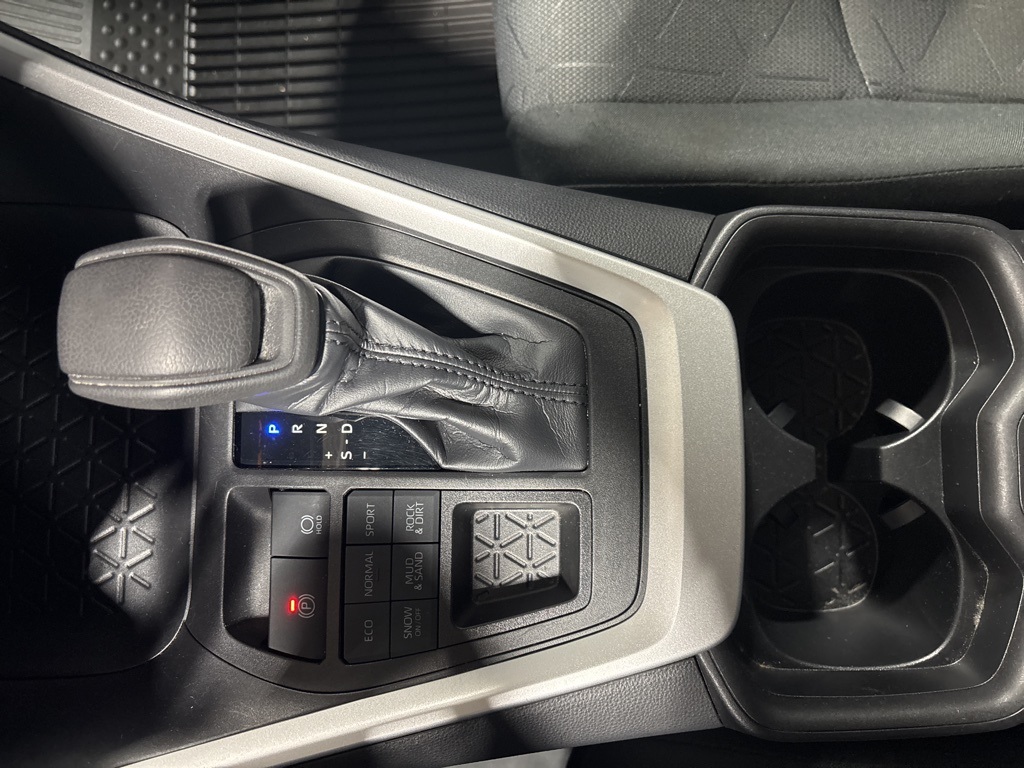 Vehicle image 21 of 41