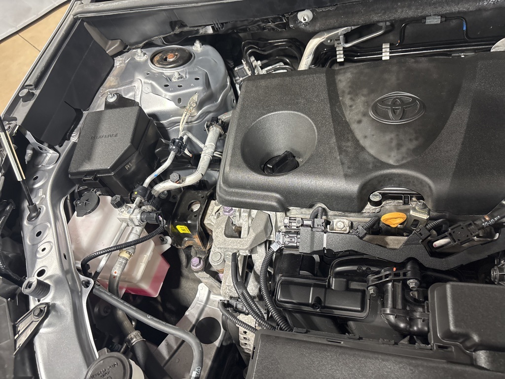 Vehicle image 16 of 41
