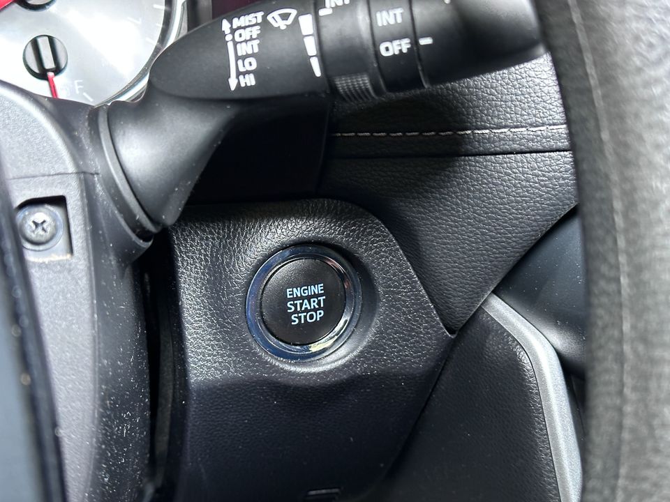 Vehicle image 34 of 52