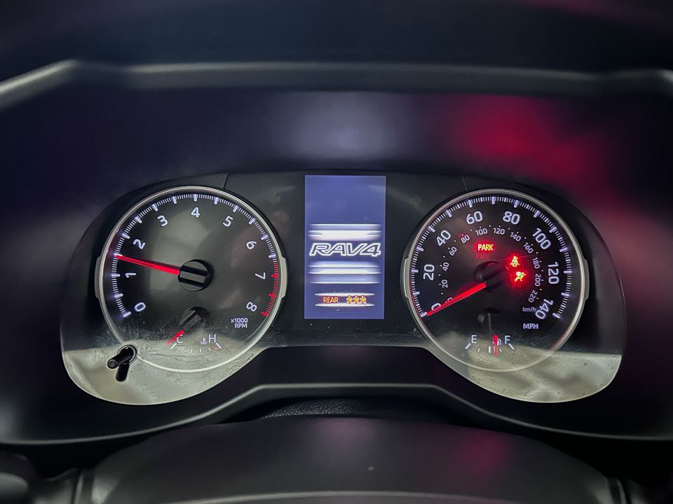 Vehicle image 31 of 52