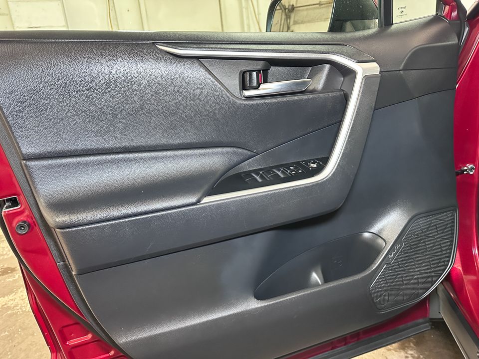 Vehicle image 20 of 52