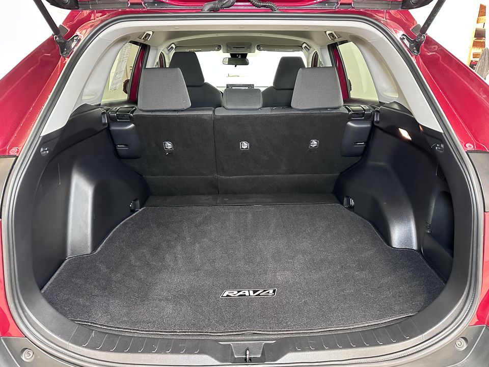 Vehicle image 18 of 52
