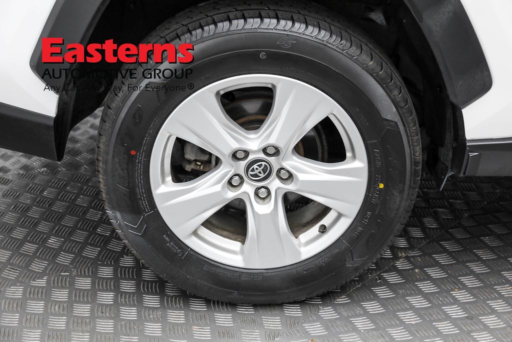 Vehicle image 41 of 61