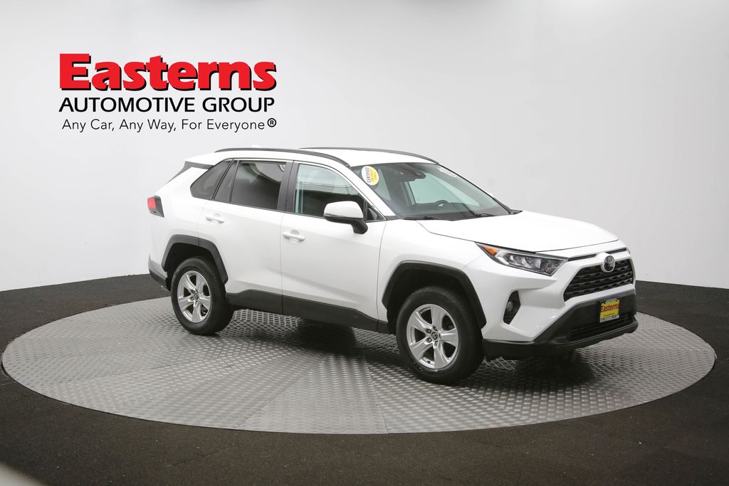 Vehicle image 11 of 61