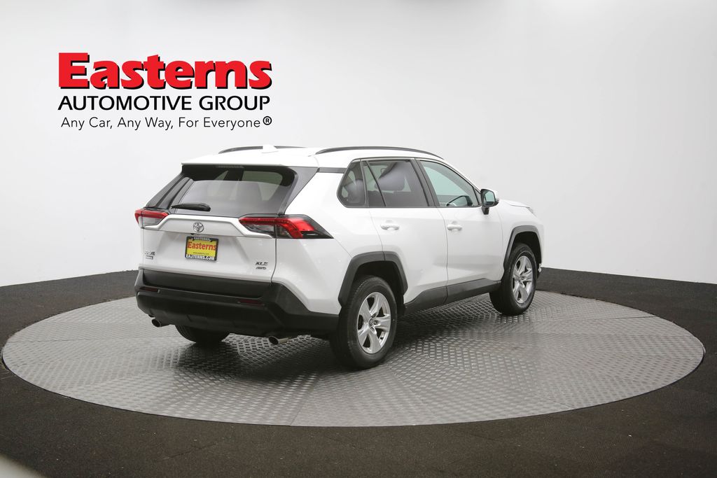 Vehicle image 21 of 61
