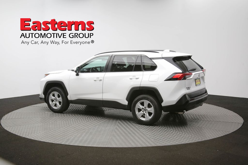Vehicle image 34 of 61