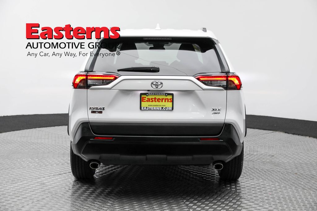 Vehicle image 28 of 61