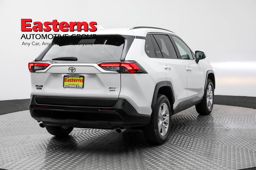 Vehicle image 26 of 61
