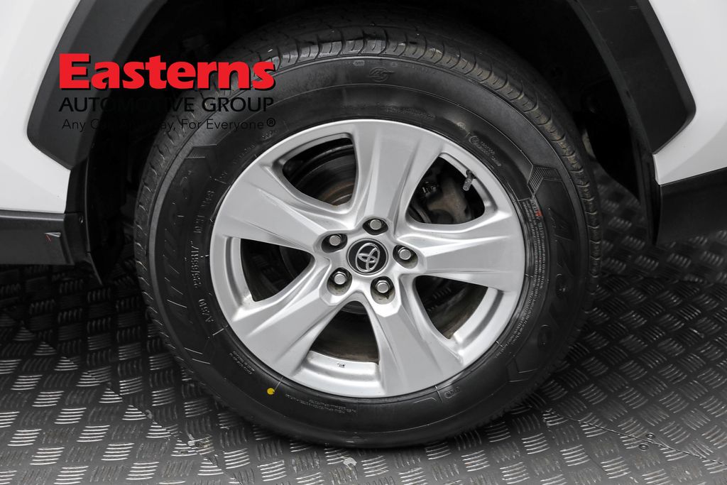 Vehicle image 39 of 61