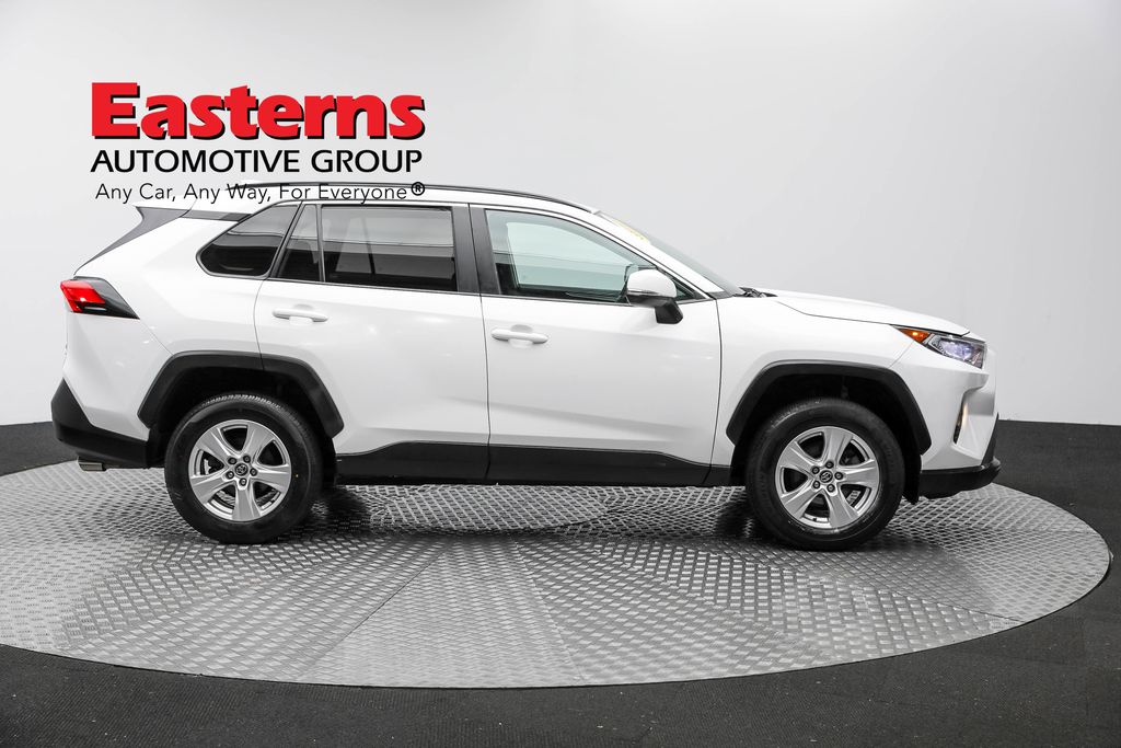 Vehicle image 17 of 61