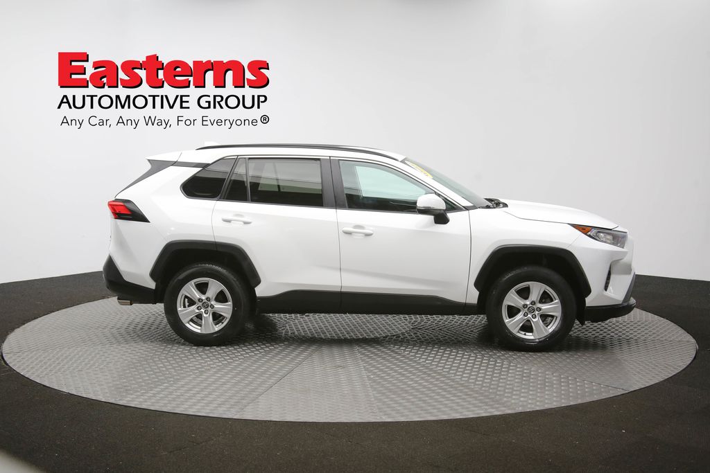 Vehicle image 19 of 61