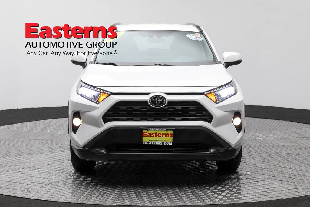 Vehicle image 9 of 61