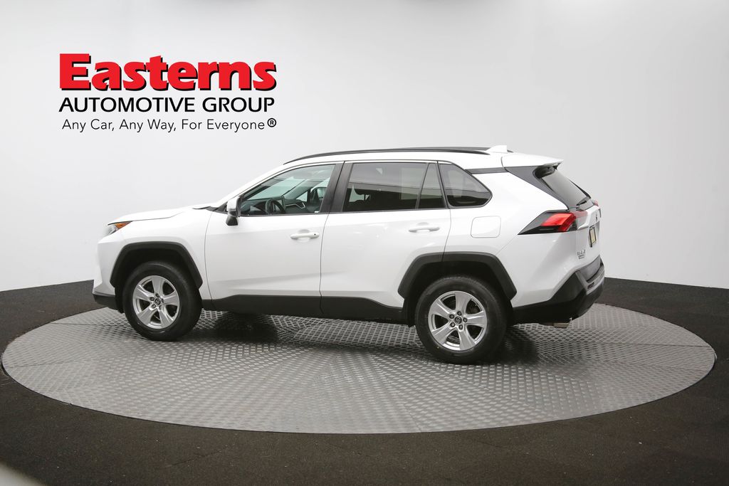 Vehicle image 32 of 61