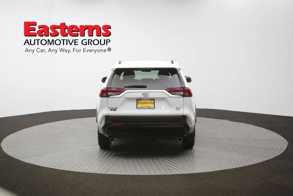Vehicle image 27 of 61