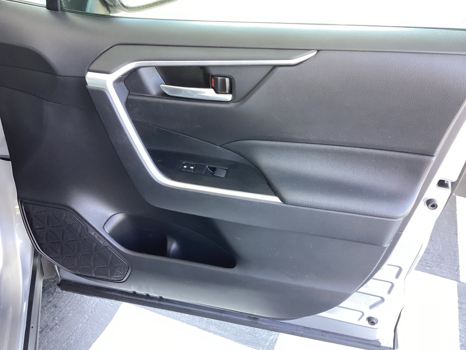 Vehicle image 25 of 29
