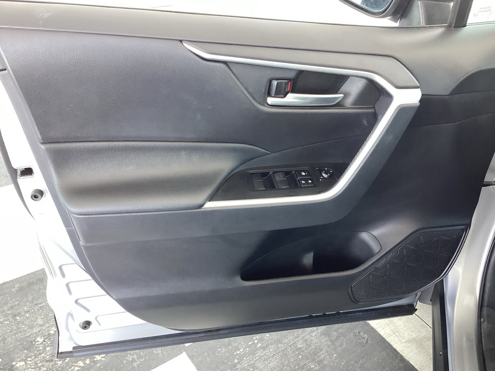 Vehicle image 24 of 29