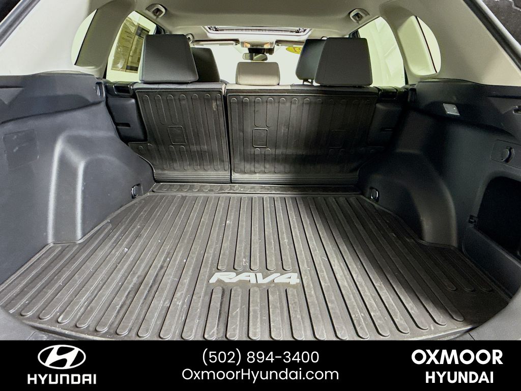 Vehicle image 26 of 32