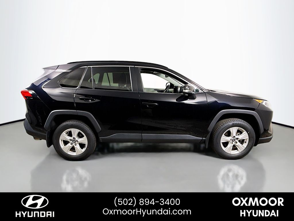 Vehicle image 4 of 32