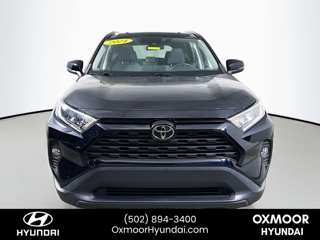 Vehicle image 2 of 32