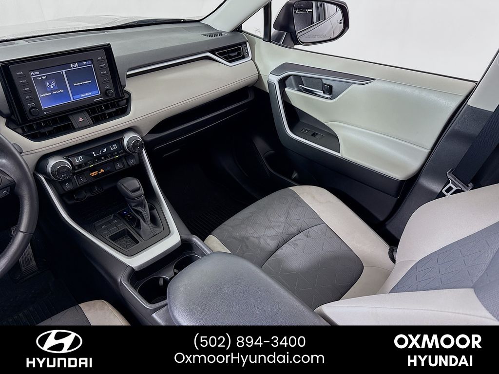 Vehicle image 24 of 32