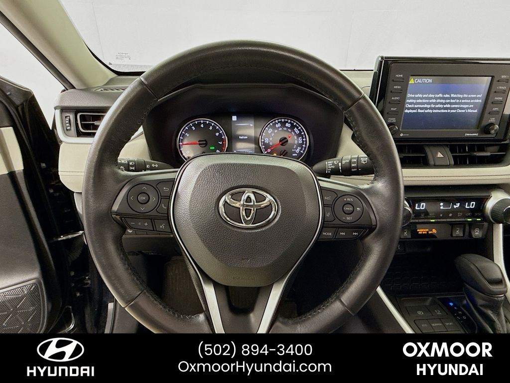 Vehicle image 11 of 32