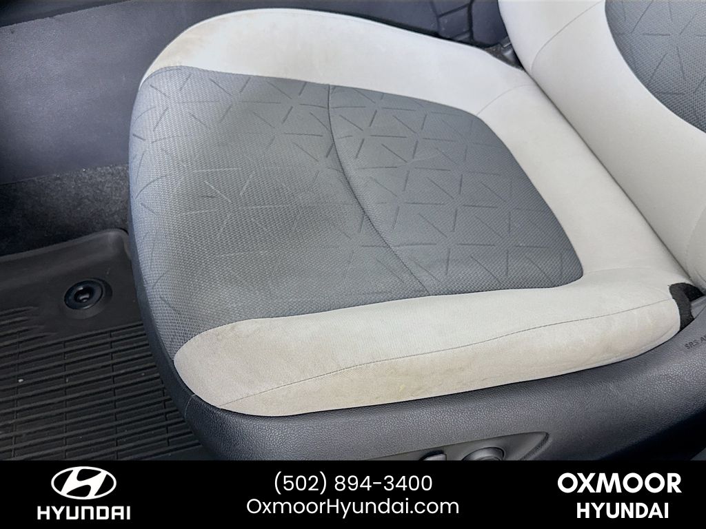 Vehicle image 19 of 32