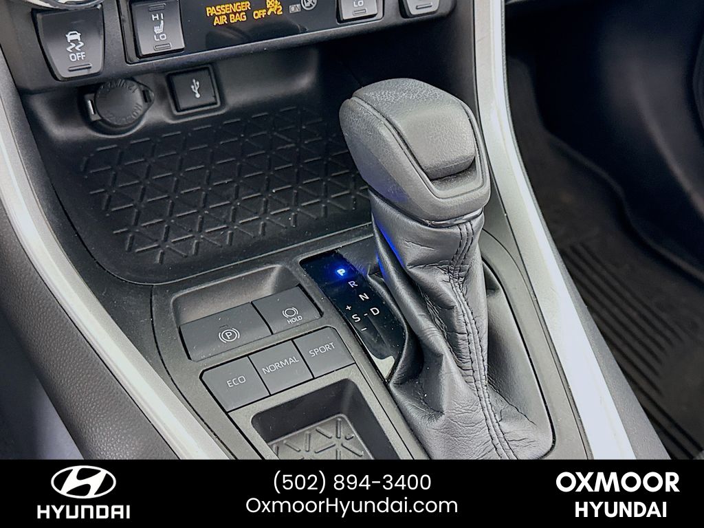 Vehicle image 16 of 32