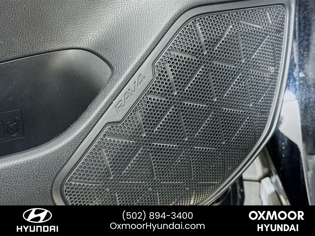 Vehicle image 18 of 32