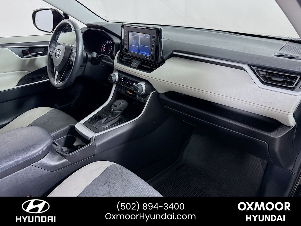 Vehicle image 29 of 32