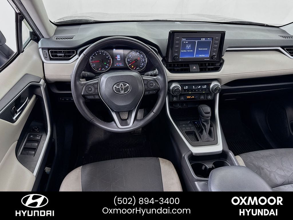 Vehicle image 23 of 32