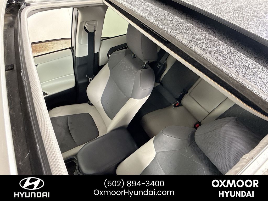 Vehicle image 22 of 32