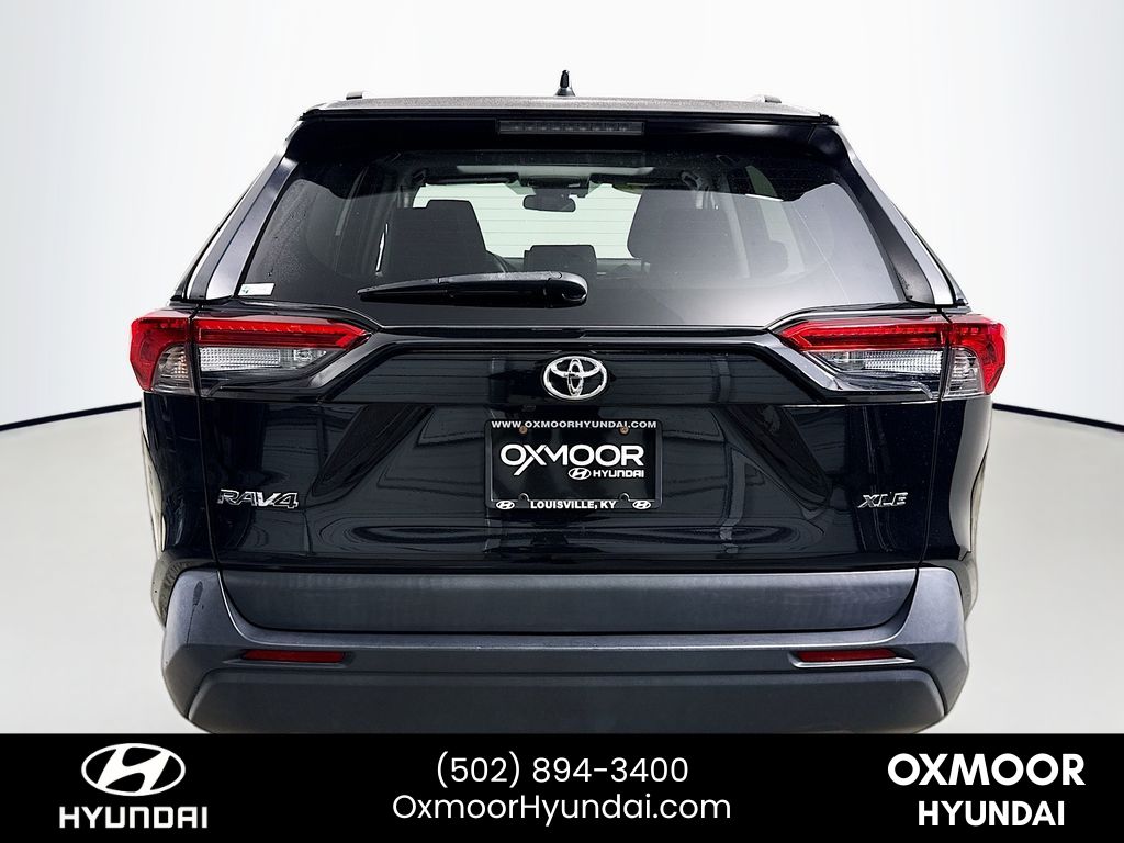 Vehicle image 6 of 32