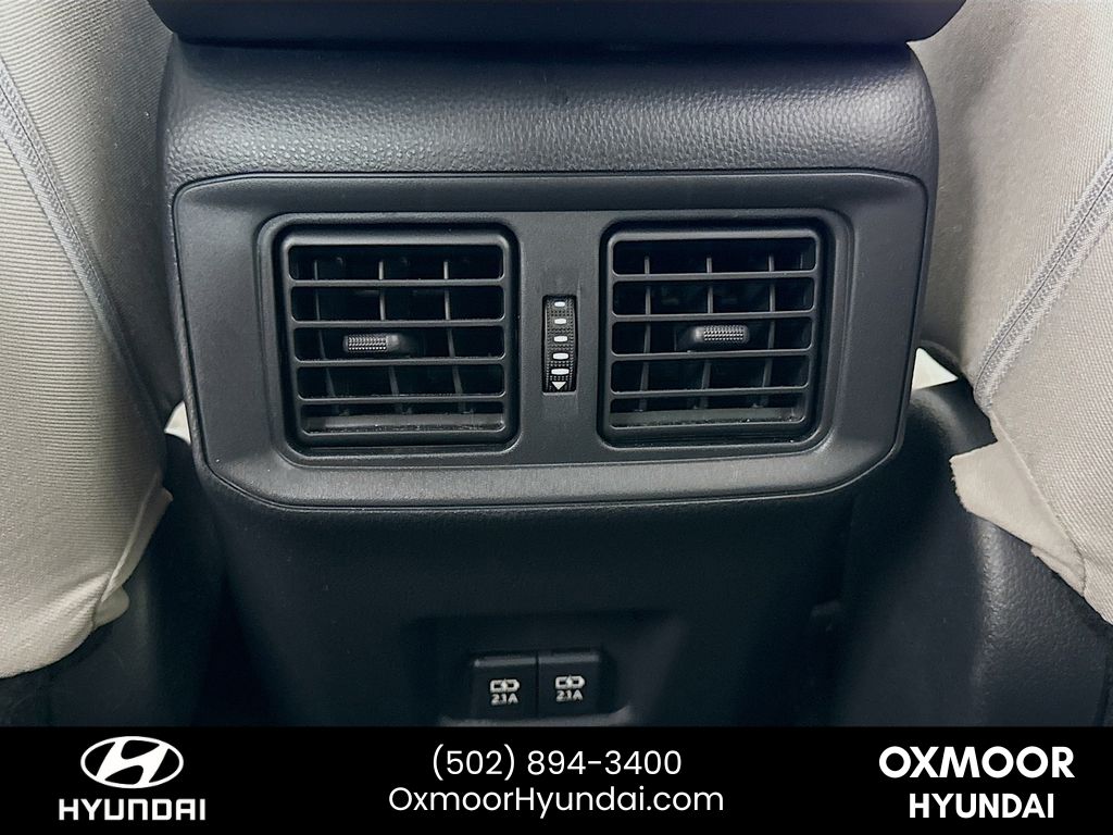 Vehicle image 25 of 32