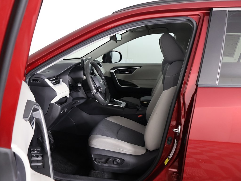 Vehicle image 27 of 50