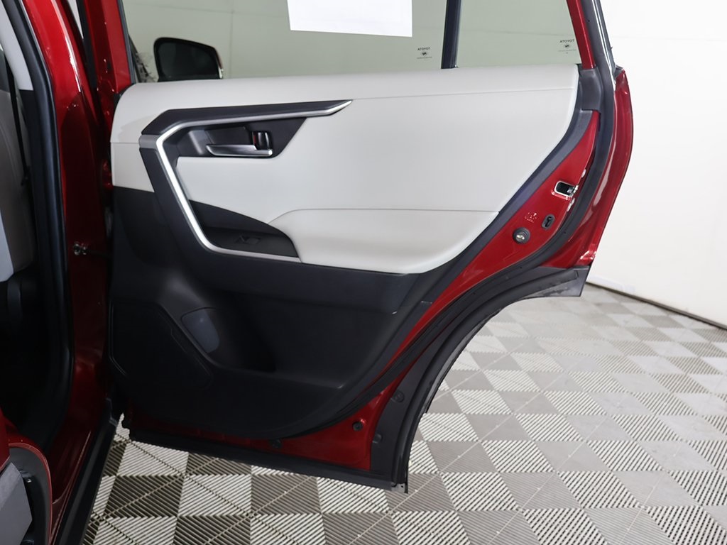 Vehicle image 24 of 50