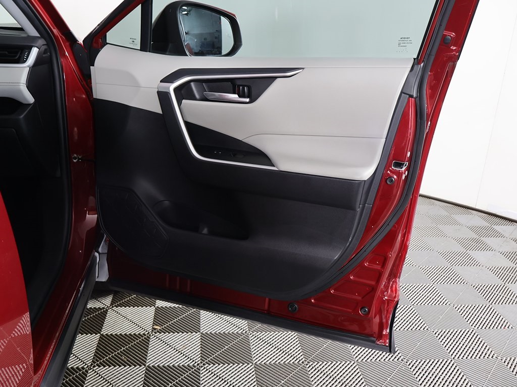 Vehicle image 22 of 50
