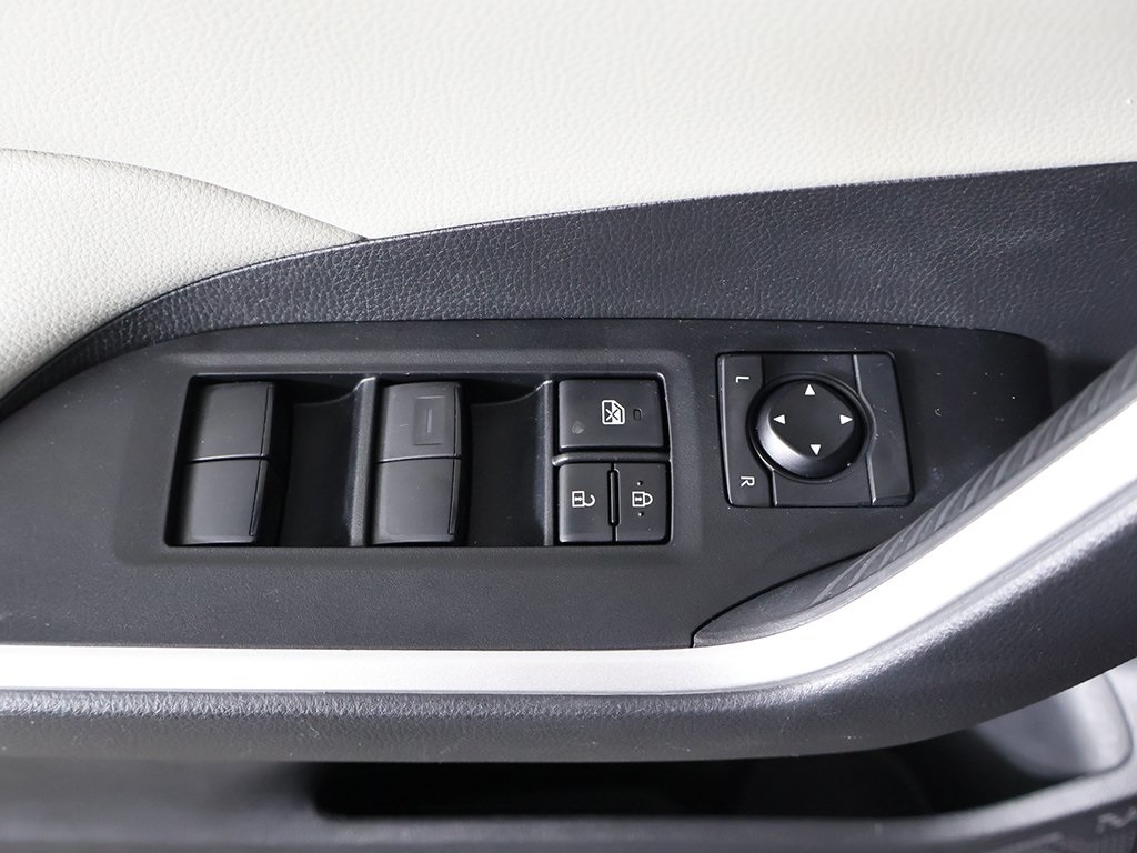 Vehicle image 34 of 50