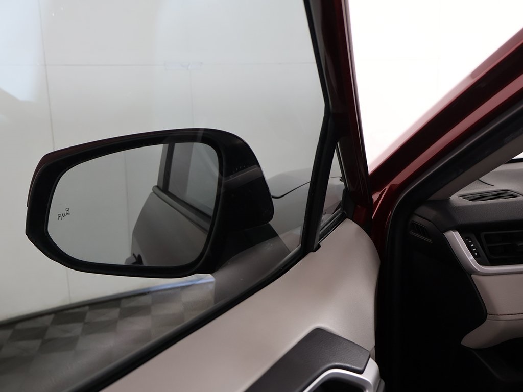 Vehicle image 33 of 50