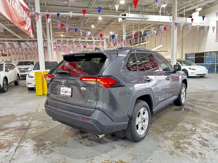 Vehicle image 5 of 40