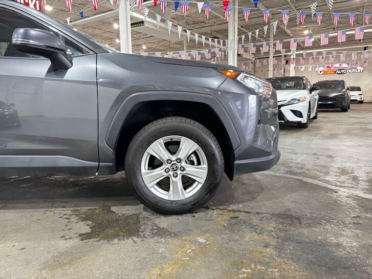 Vehicle image 14 of 40