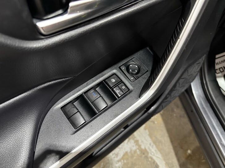 Vehicle image 18 of 40