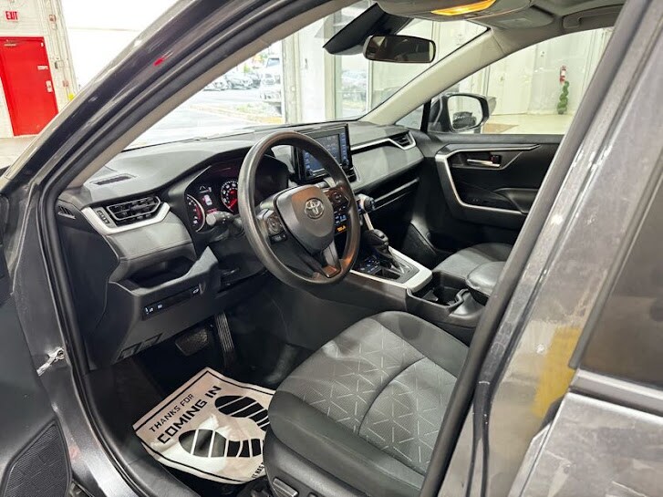 Vehicle image 15 of 40